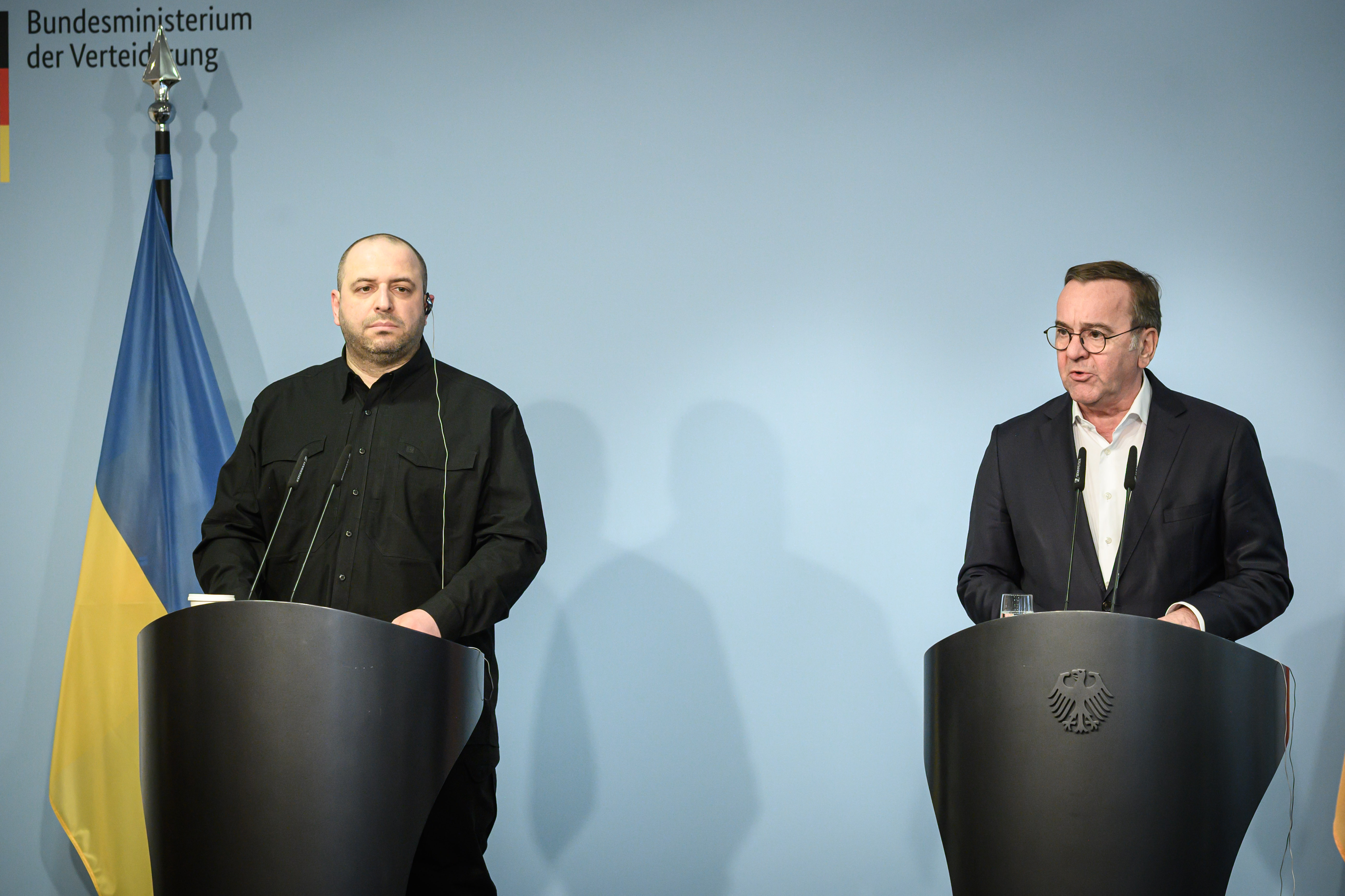 Berlin, Verteidigungsminister Boris Pistorius und Rustem Umerov