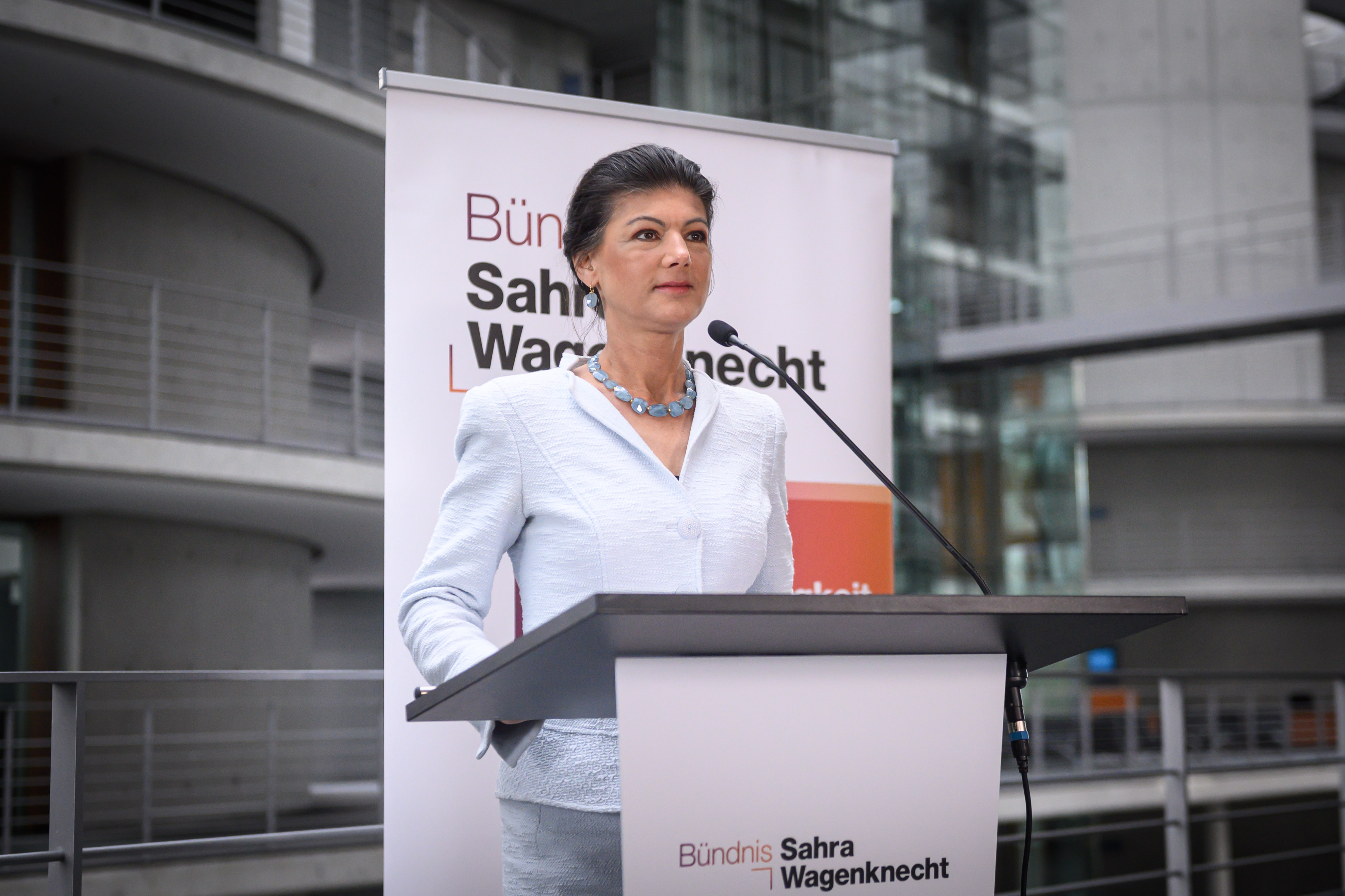 Berlin, Pressekonferenzen von BSW mit Sahra Wagenknecht im Bundestag