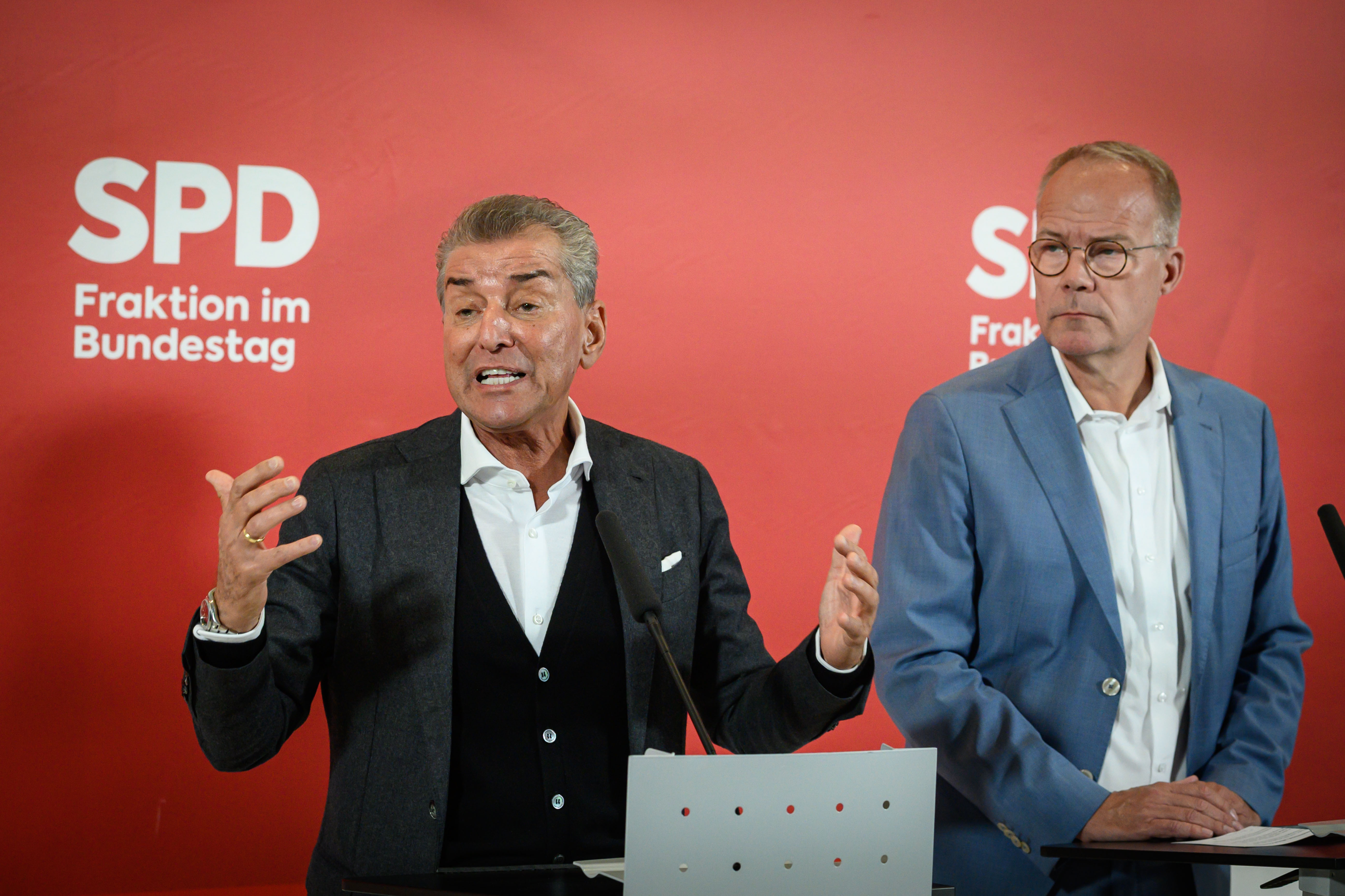 Berlin, Pressekonferenz von Michel Friedman und Matthias Miersch im Bundestag