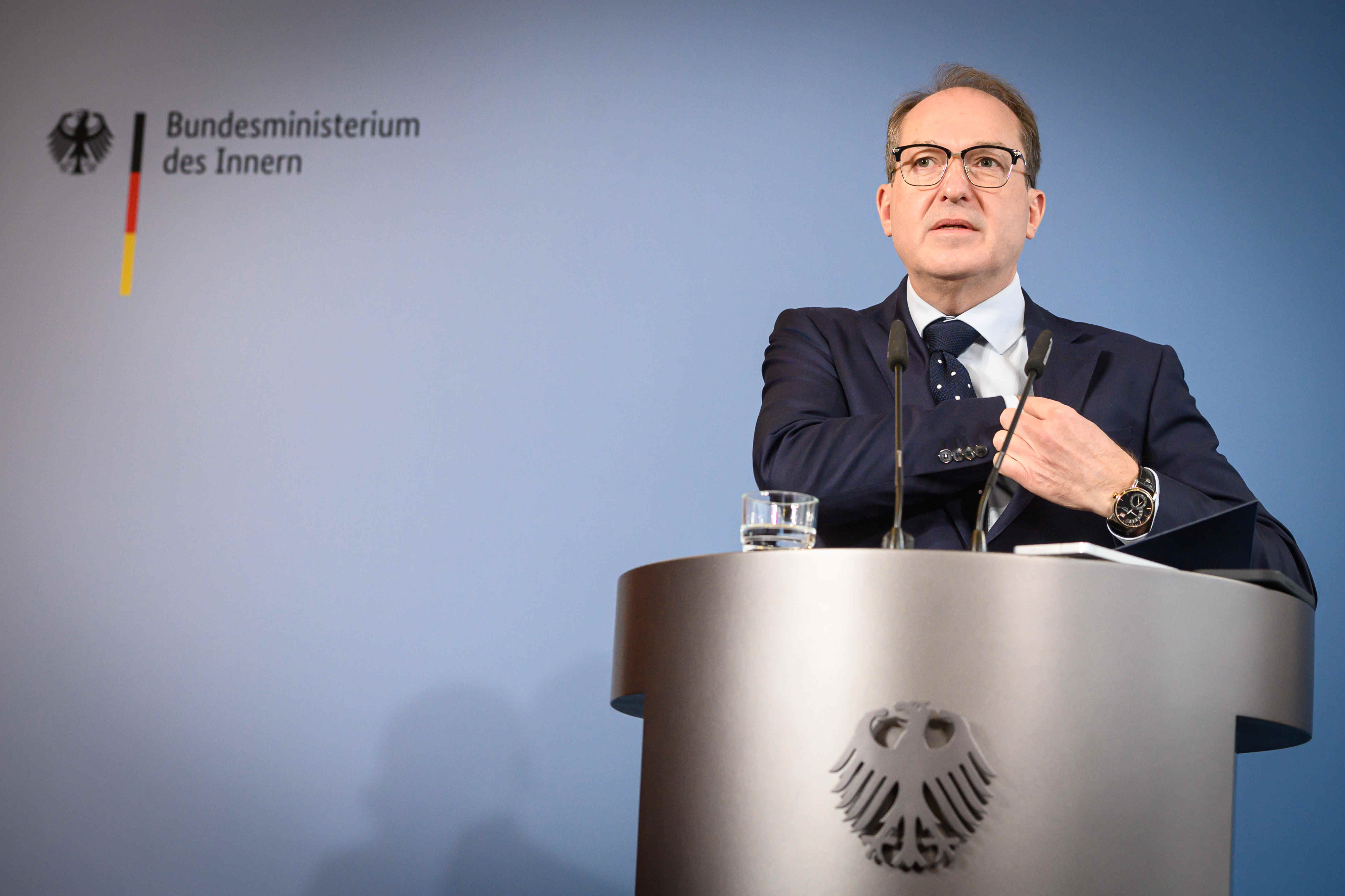 Berlin, Pressekonferenz Alexander Dobrindt im Innenministerium